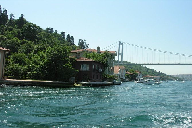 short-guided-bosphorus-and-golden-horn-boat-tour-2