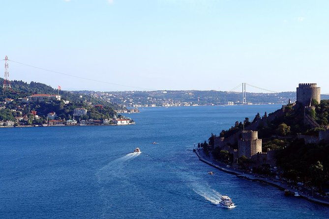 short-guided-bosphorus-and-golden-horn-boat-tour