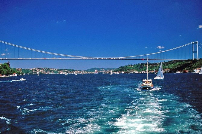 short-guided-bosphorus-sunset-cruise