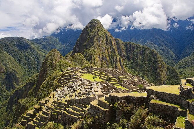 short-inca-trail-to-machu-picchu-2d-1n-4