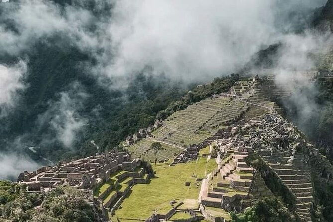 short-inca-trail-to-machu-picchu-2d-1n-4