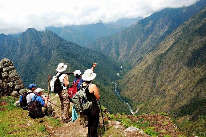short-inca-trail-to-machu-picchu-2d-1n