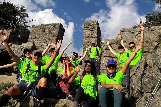 short-inca-trail-to-machu-picchu-2d-1n