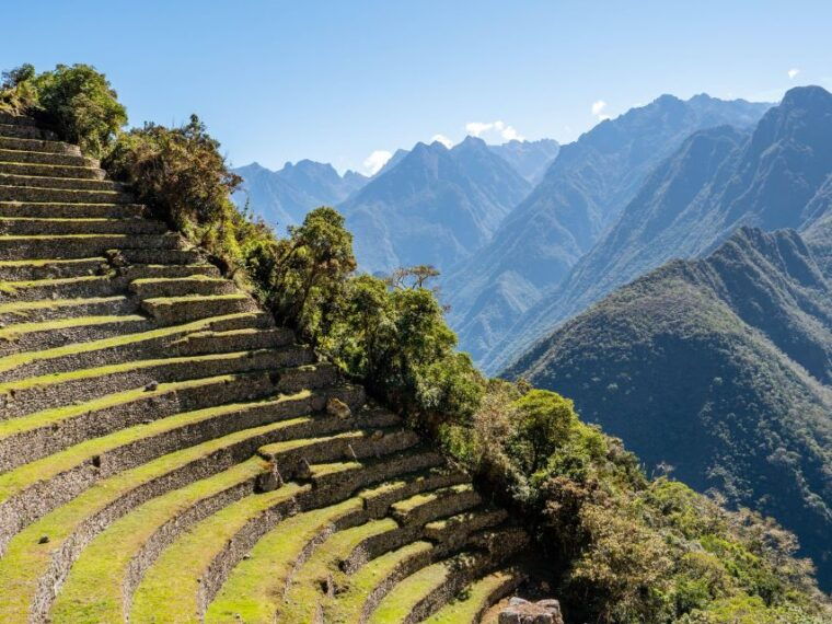 short-inca-trail-trek-to-machupicchu-premium-tour
