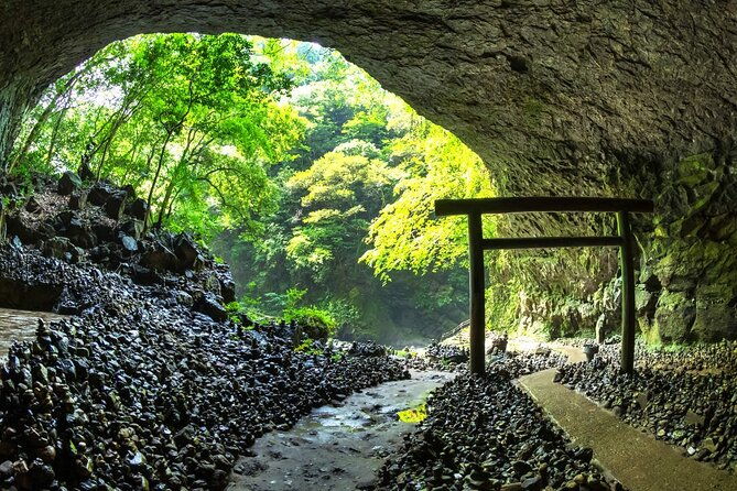 shrine-scenic-tour-kamishikimi-amano-iwato-takachiho-gorge