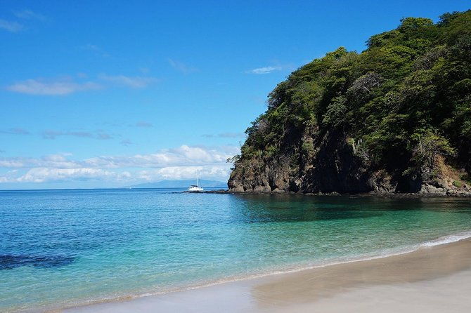 shuttle-from-liberia-airport-to-playa-del-coco-and-playa-hermosa