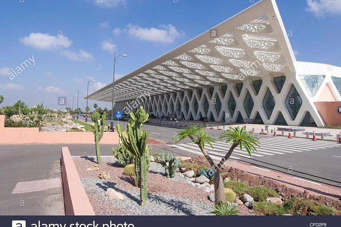 Shuttle from Marrakech airport to hotels // riads medina - The Pickup Experience: Expectation vs. Reality