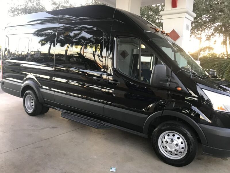 Shuttle Miami Airport/Hotel to Miami Port or Hotel 14pax - Who Should Consider This Service? 
