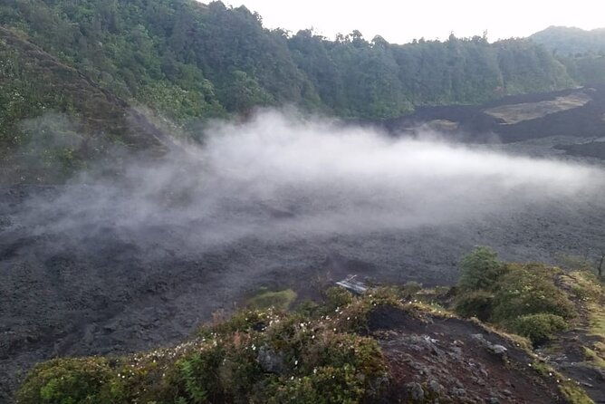 shuttle-pacaya-volcano-from-antigua