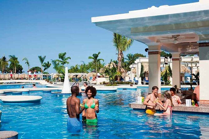shuttle-service-from-liberia-airport-to-hotel-riu-guanacaste-riu-palace