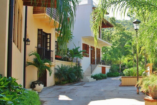 shuttle-service-from-liberia-airport-to-las-catalinas-costa-rica