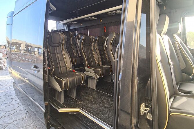 shuttle-transfers-from-or-to-santorini-port