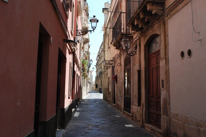 sicilian-street-food-tour-and-wine-tasting-in-syracuse