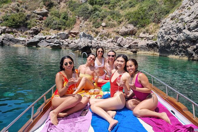 sicilian-wine-tasting-on-the-boat-in-taormina-2