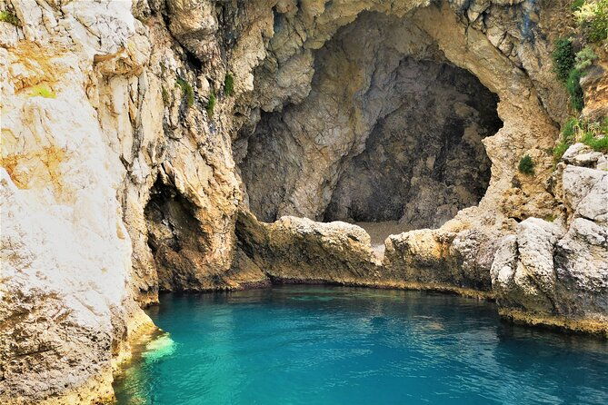 sicilian-wine-tasting-on-the-boat-in-taormina-2