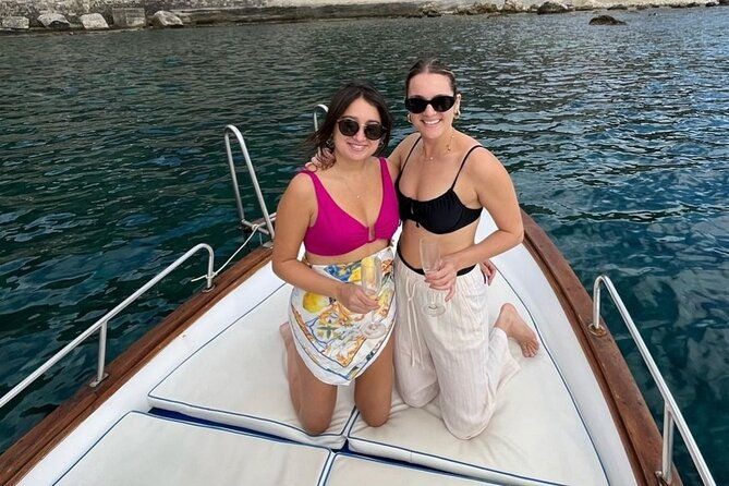 sicilian-wine-tasting-on-the-boat-in-taormina-2