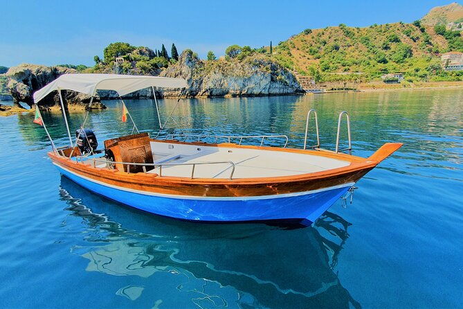 sicilian-wine-tasting-on-the-boat-in-taormina-2