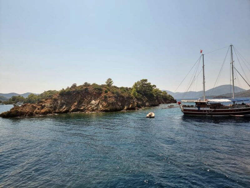 side-dolphin-island-boat-tour-with-bbq-lunch