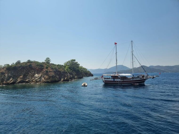 side-dolphin-island-boat-tour-with-bbq-lunch