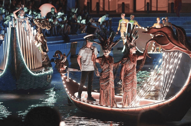 side-land-of-legends-bus-transfers-and-boat-parade