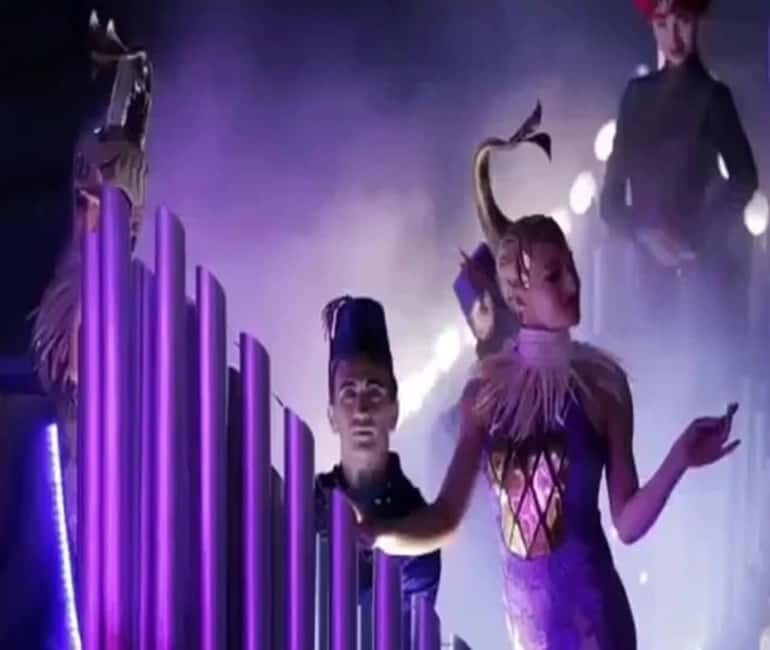 Side: Night Shows at The Land Of Legends with Transfer - Key Points