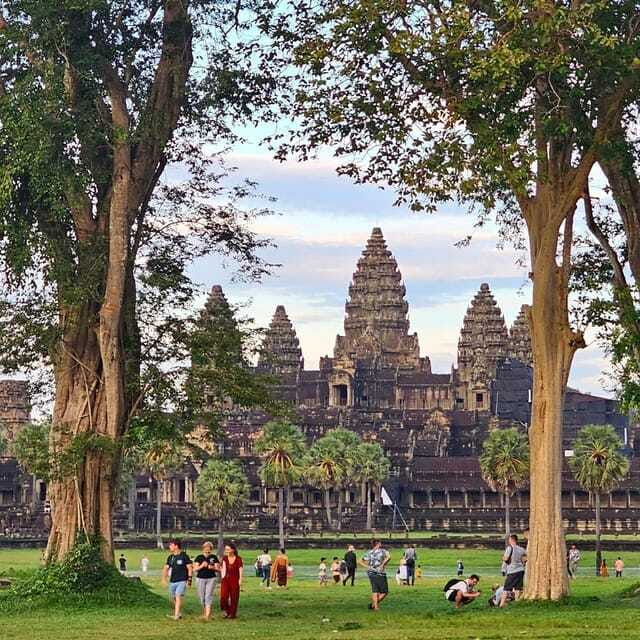 siem-reap-1-day-group-tour-of-angkor-in-spanish-with-expert-tour-guide