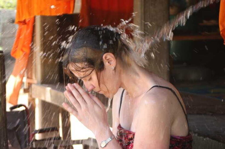 siem-reap-1-hour-cambodian-buddhist-water-blessing