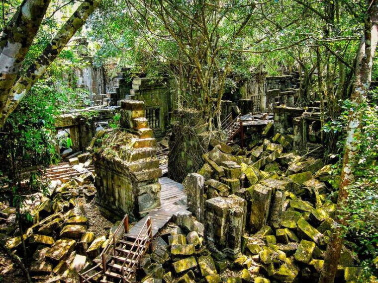 siem-reap-2-day-angkor-sunrise-banteay-srey-beng-mealea