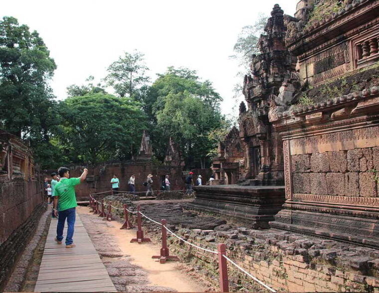 siem-reap-3-day-budget-tour-with-angkor-wat-village-visit