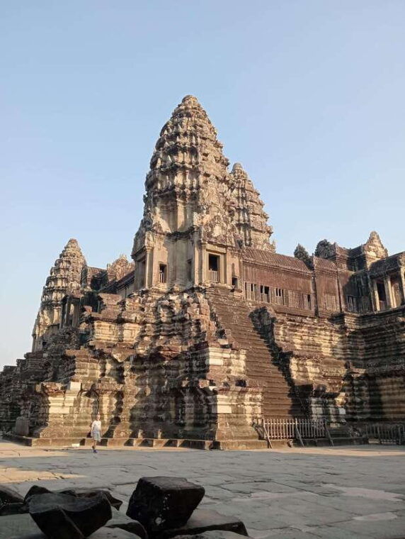 siem-reap-angkor-full-day-group-tour-with-japanese-guide