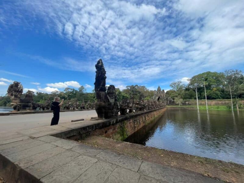 Siem Reap: Angkor Small Circuit & Srah Srang Sunset Tour - Key Points