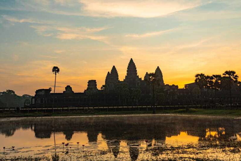 siem-reap-angkor-sunrise-2-days-guided-bike-tour