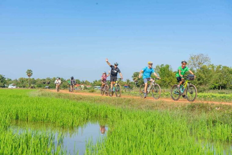 siem-reap-angkor-sunrise-2-days-guided-bike-tour