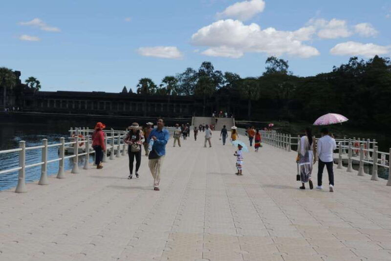 siem-reap-angkor-temple-tour-with-tuk-tuk