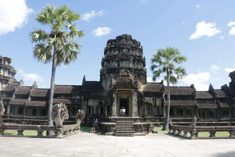 siem-reap-angkor-temple-tour-with-tuk-tuk