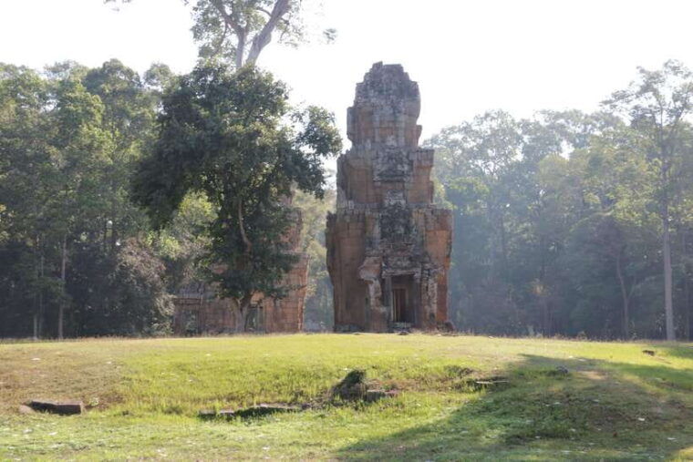 siem-reap-angkor-temple-tour-with-tuk-tuk