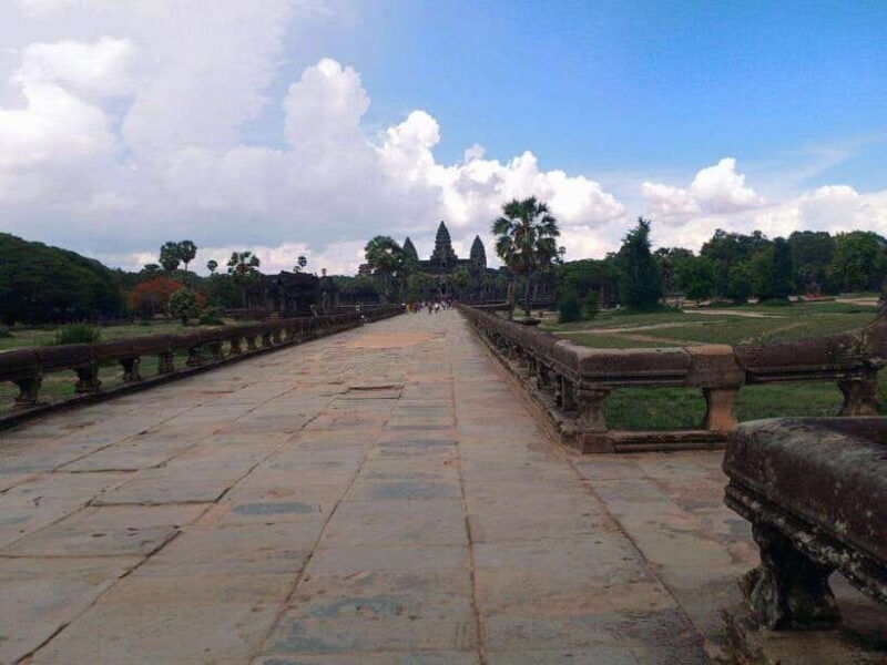 siem-reap-angkor-wat-and-banteay-srei-temple-day-tour