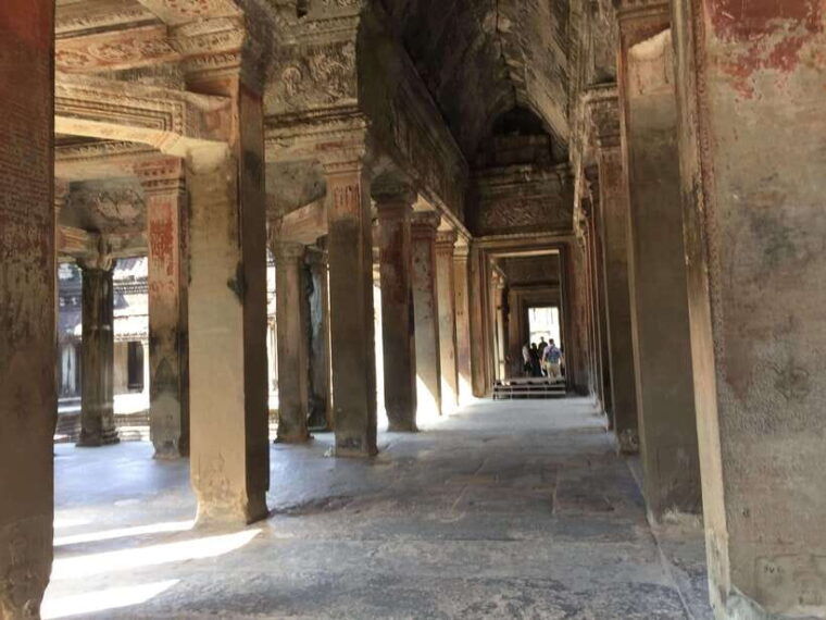 siem-reap-angkor-wat-and-banteay-srei-temple-day-tour