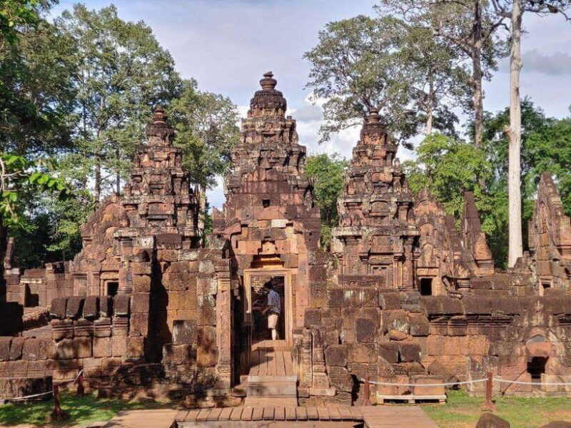 siem-reap-angkor-wat-angkor-thom-and-banteay-srei-tour
