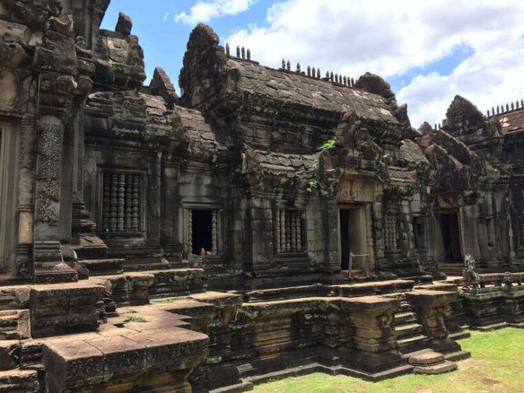 siem-reap-angkor-wat-angkor-thom-and-banteay-srei-tour