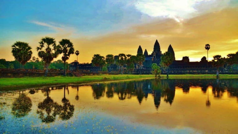 siem-reap-angkor-wat-bayon-ta-prohm-guided-tour