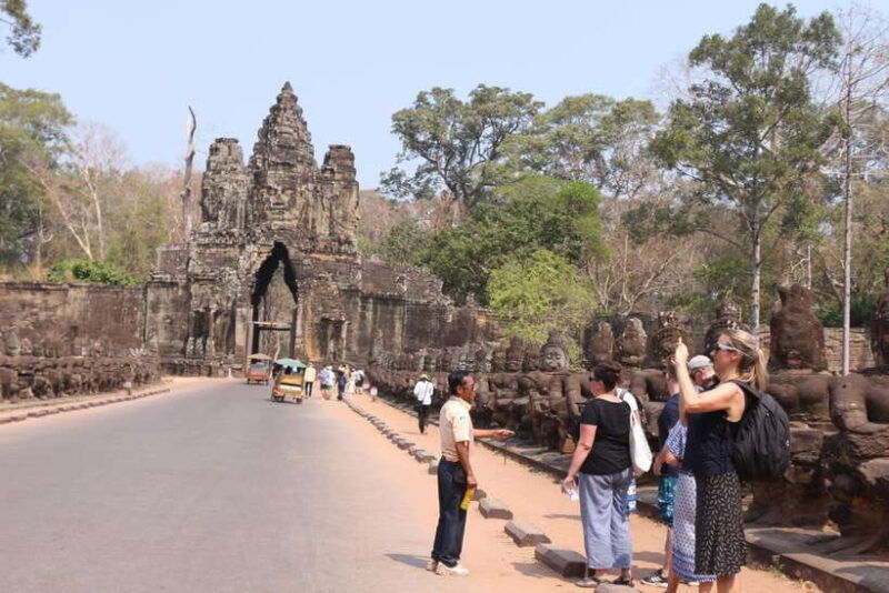 siem-reap-angkor-wat-guide-tour-small-group