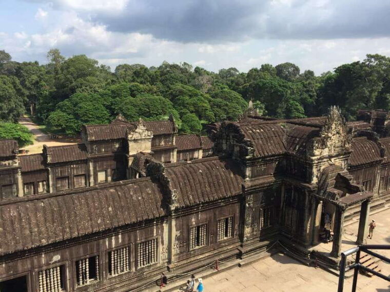 siem-reap-angkor-wat-half-day-trip-with-local-guide
