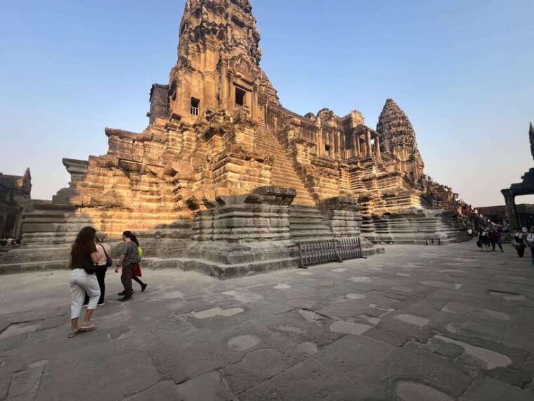 siem-reap-angkor-wat-historical-tour