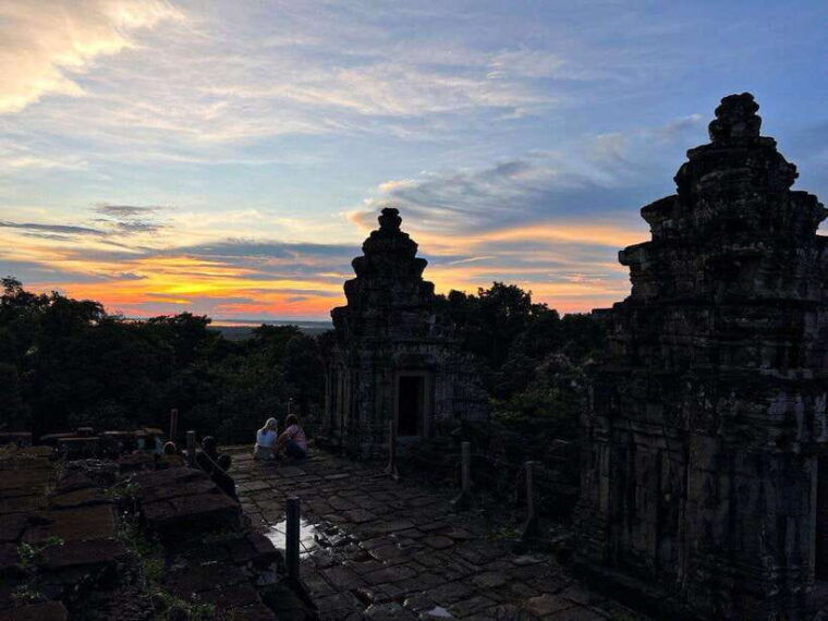 siem-reap-angkor-wat-small-group-day-tour-and-sunset