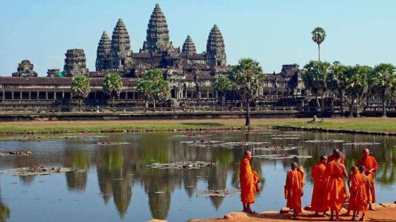 siem-reap-angkor-wat-small-group-sunrise-tour-2