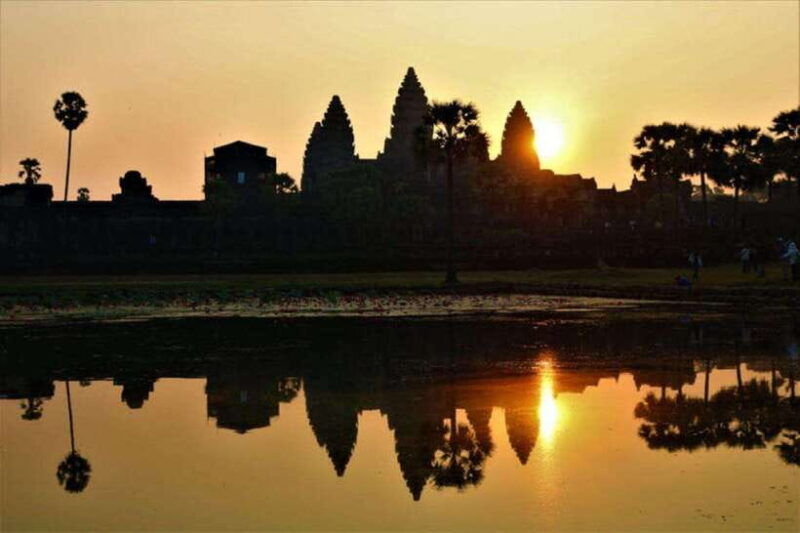 siem-reap-angkor-wat-sunrise-small-group-temple-tour