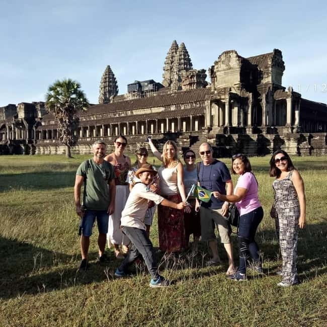 Siem Reap: Angkor Wat Tour with Portuguese-Speaking Guide - Exploring the Temples: A Day with a Guide