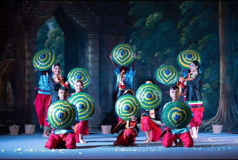 siem-reap-apsara-dance-show-and-dinner-with-hotel-pickup