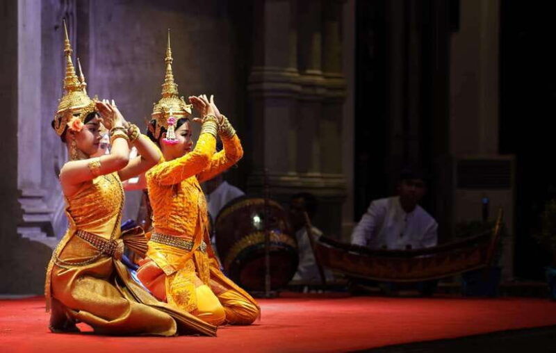 siem-reap-apsara-dance-show-dinner-with-tuk-tuk-transfers